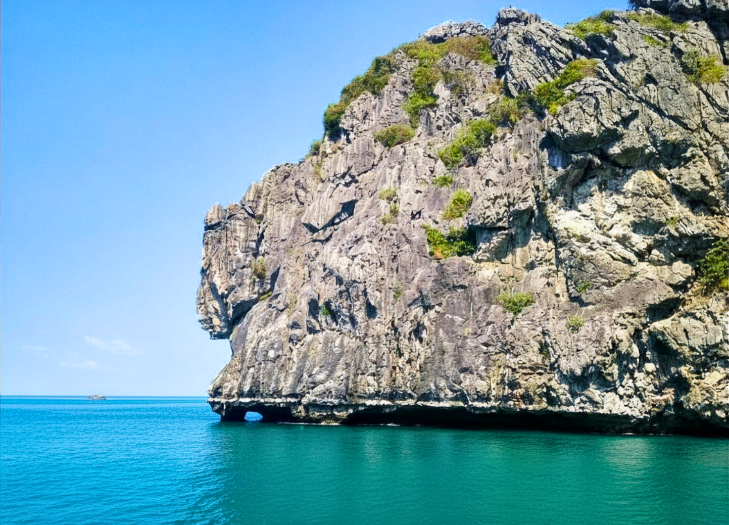 Unberührtes Wasser um Ko Wao am Rand von Ang Thong